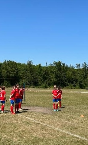 Neue Bälle für die D2- und D3-Jugendmannschaft des SC Selfkant