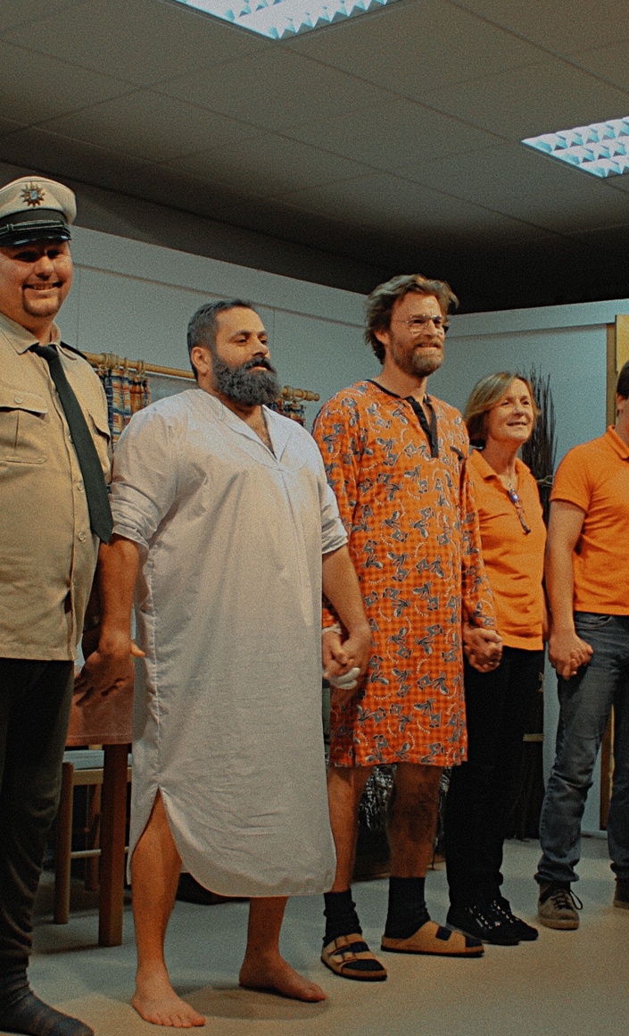 Die Theatergruppe zieht sich um