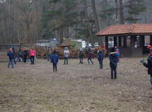 Tischtennisspaß auf dem Schulhof