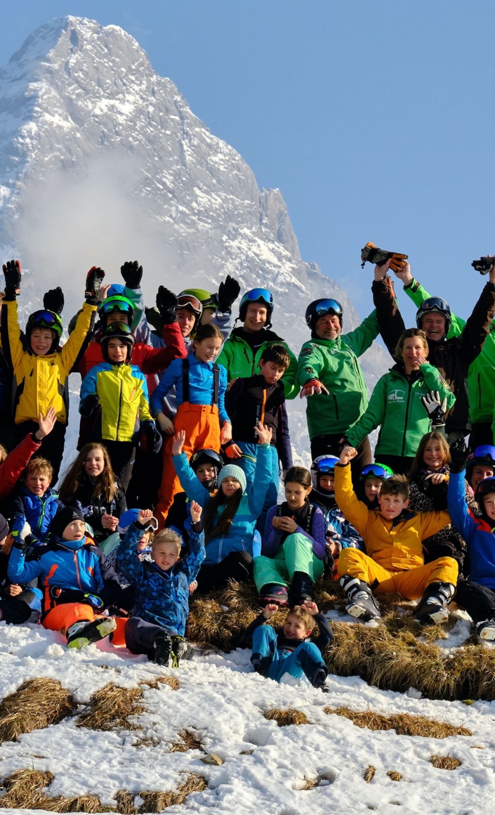 Neue Skijacken für das Trainerteam