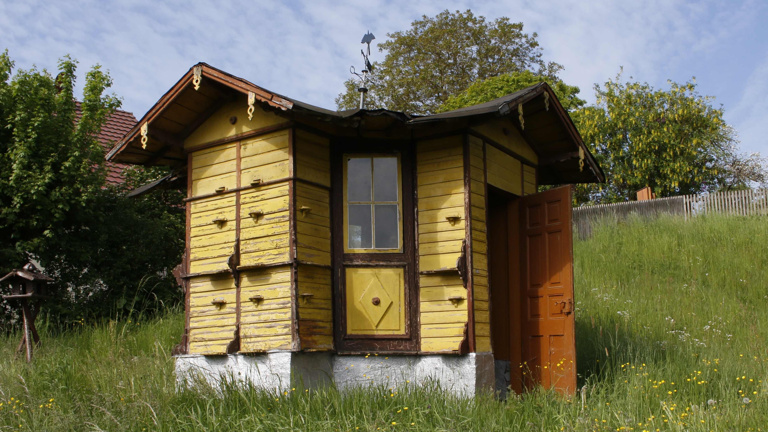 Bienenfreunde aufgepasst! Restaurierung historischer Bienenkästen