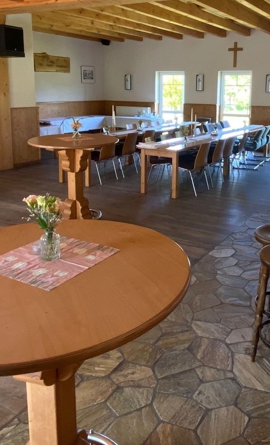 Neue Stühle für das Dorfhaus Hengsbeck