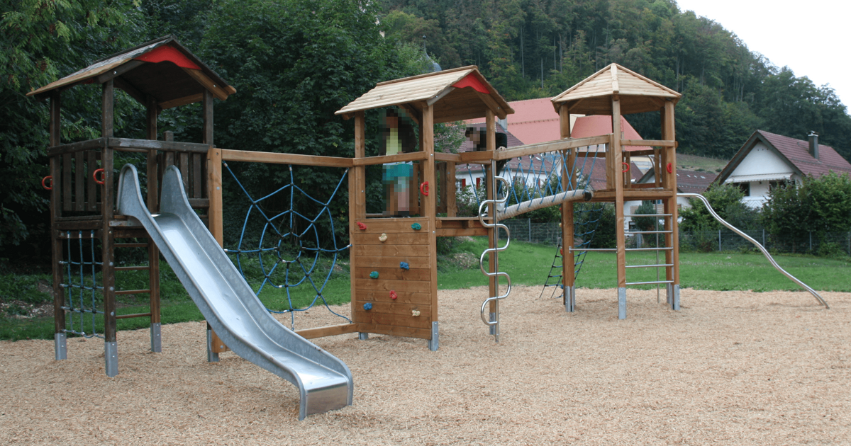 Neuer Kletterturm Ev. Kindergarten Mitteltal - Viele schaffen mehr