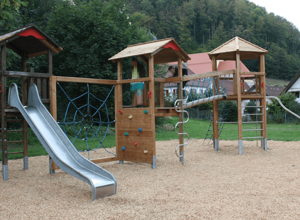 Neuer Kletterturm Ev. Kindergarten Mitteltal
