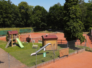 Bau von zwei Allwetterplätzen