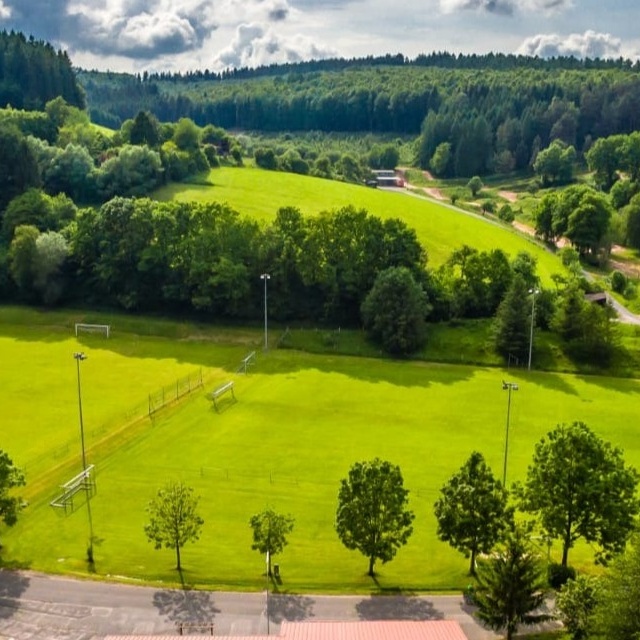 Kleinkunstrasenfeld