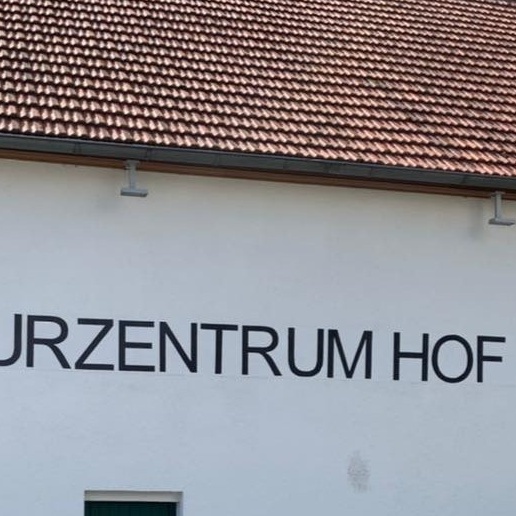 Hof Jünger leuchtet