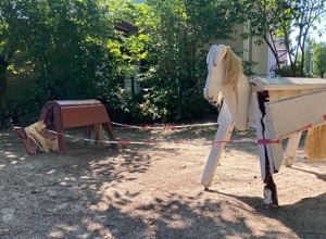 Video - Holzpferde für den St. Johannes Kindergarten Heek