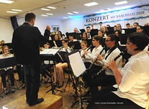 Neue Uniformen für den Musikverein Rascheid