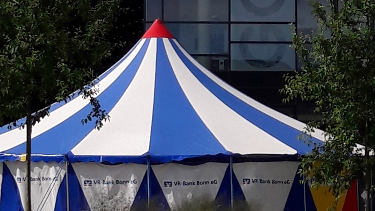 Ein neues Dach für das Circuszelt der Circusschule Don-Mehloni