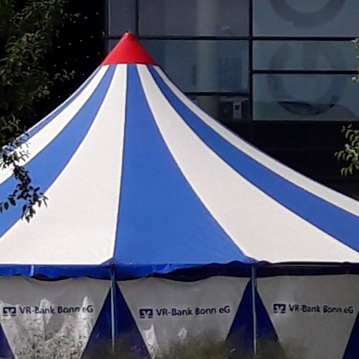 Ein neues Dach für das Circuszelt der Circusschule Don-Mehloni