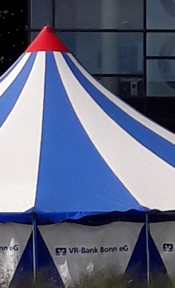 Ein neues Dach für das Circuszelt der Circusschule Don-Mehloni