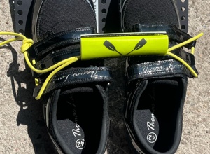 Passende Bootsschuhe und Stemmbrettplatten