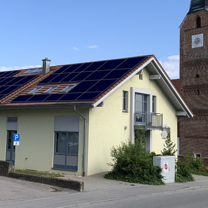 Wir bauen eine PV-Anlage auf das Dach des Pfarrheims Wittibreut