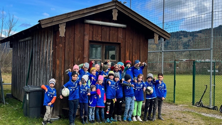 Sanierung Trainingsplatz mit neuer Hütte für die Jugend