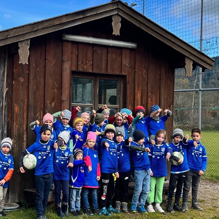 Sanierung Trainingsplatz mit neuer Hütte für die Jugend