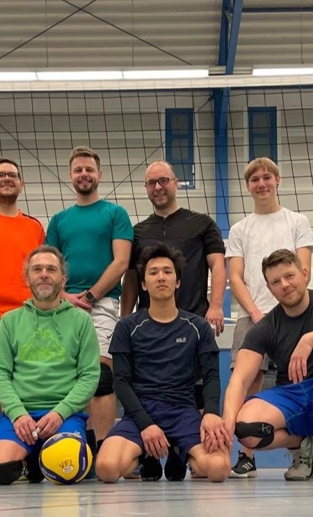 Stadtwerke: Trikots für die Volleyball-Abteilung