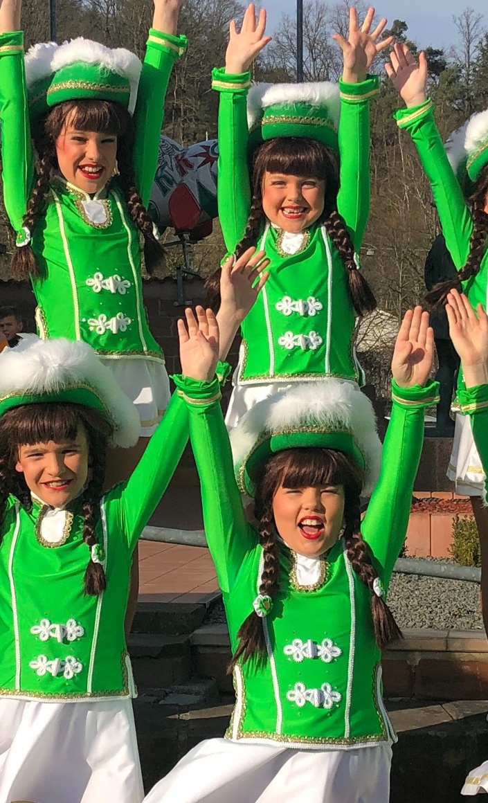 Neue Uniformen für die Tanzgarden des KV 1838 e.V Kaiserslautern