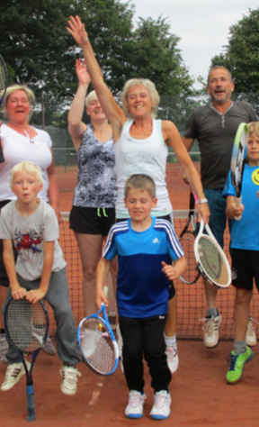 Neue Bänke für die Tennisanlage