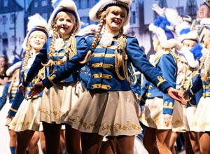 Neue Uniformen für das Tanzcorps Blau-Weiß Neye e.V.