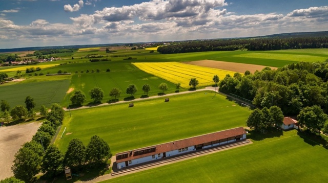Sanierung des Platzes und der Außenanlagen