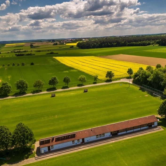 Sanierung des Platzes und der Außenanlagen