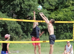 Bau einer Beachvolleyballanlage