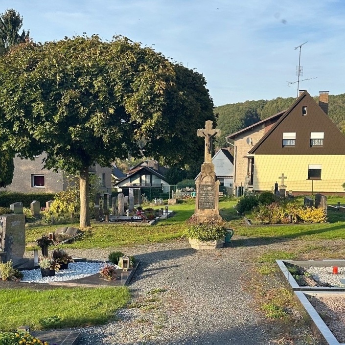 Parkplätze kath. Friedhof Rosbach