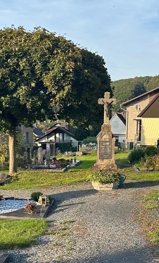 Parkplätze kath. Friedhof Rosbach