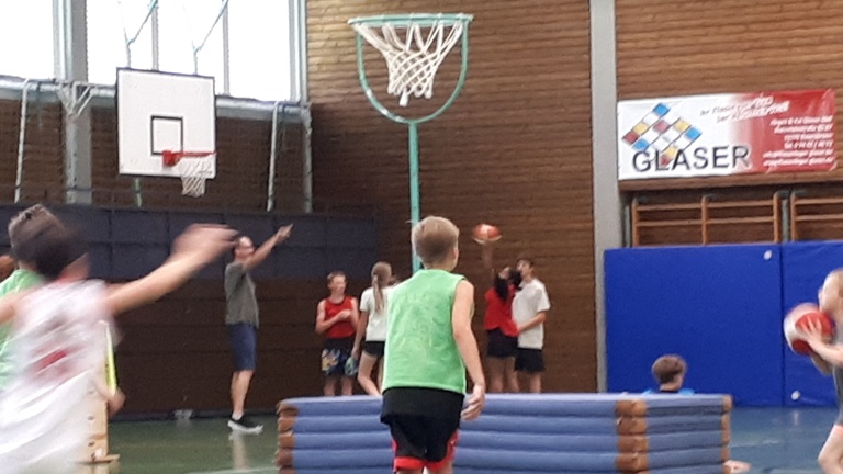 Basketball für ALLE - Wir wollen höhenverstellbare Körbe