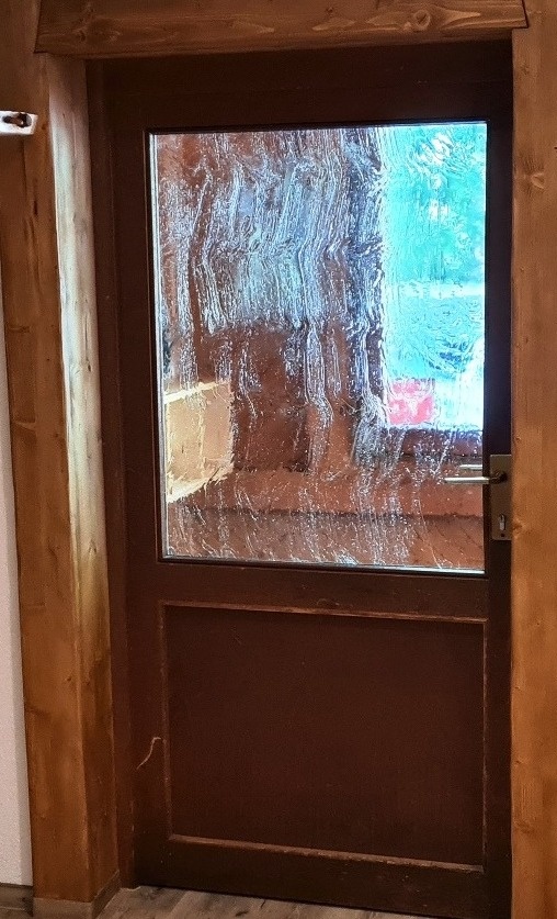 Erneuerung der Eingangstüre im Vereinsheim Schönhaldenfelsen
