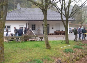 Neue Tische + Stühle für das Dorfgemeinschaftshaus in Repe