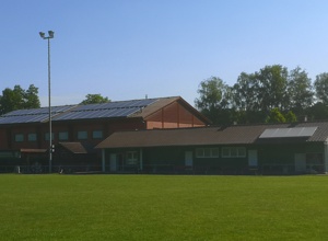 Volksbank: Rasenmäher für das Sportgelände TSV Sabbenhausen