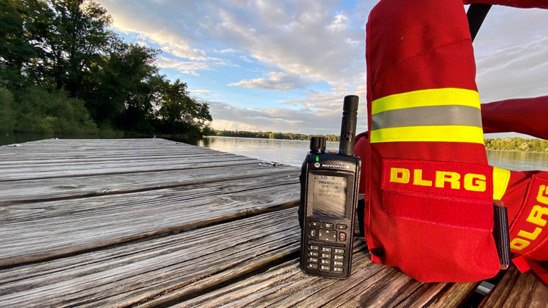 Digitales Handfunkgerät für den Wasser-Rettungsdienst