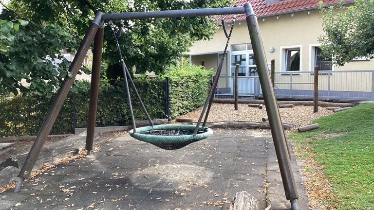 Umbau einer Vogelnestschaukel zu einer Doppelschaukel