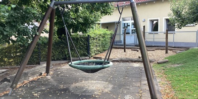 Umbau einer Vogelnestschaukel zu einer Doppelschaukel