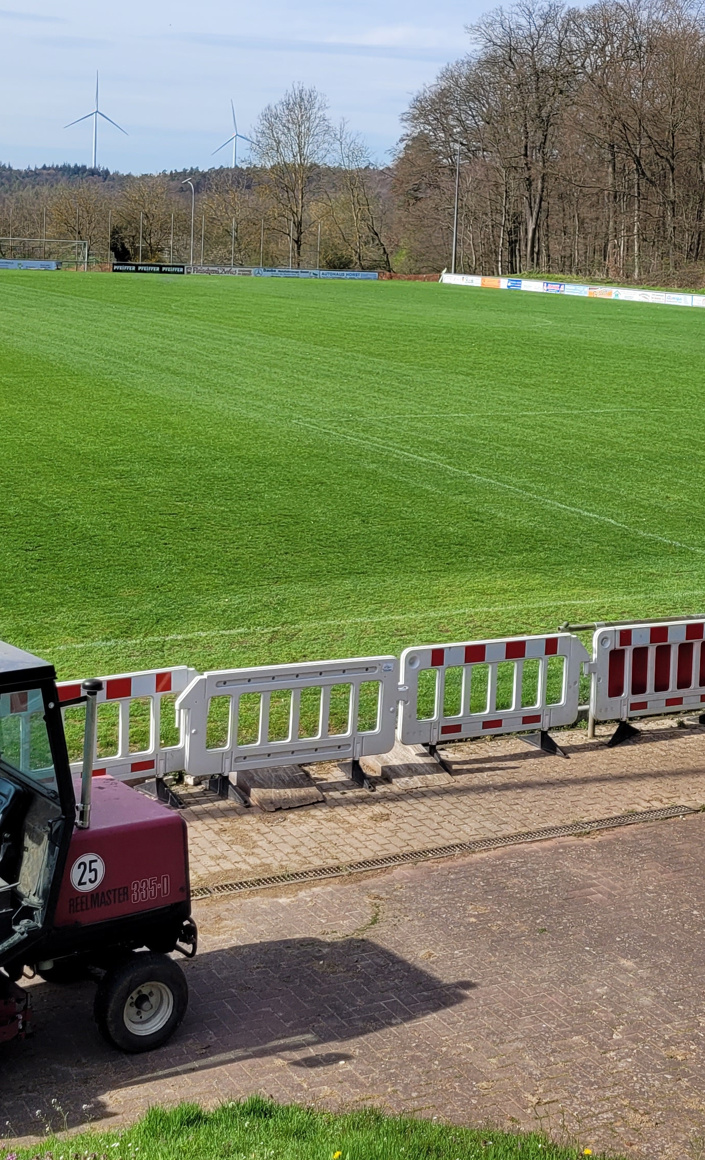 Neuer Rasenmäher für das Sportgelände des SV Grün-Weiß Emsdorf e.V.