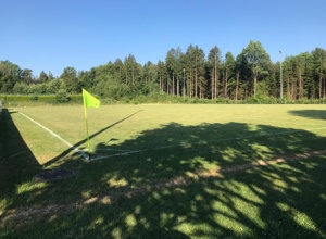 Mähroboter und Rasentraktor für die Sportanlage am Baronenwald