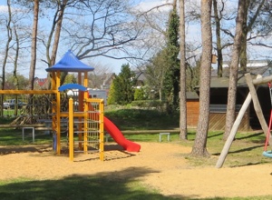 Spielturm für die Kleinen - Spielplatz Am Flüddert