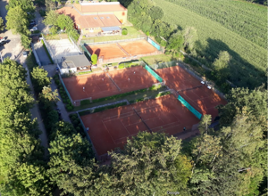 Ganzjahresplatz mit Flutlicht für die Tennisabteilung der SG Elte