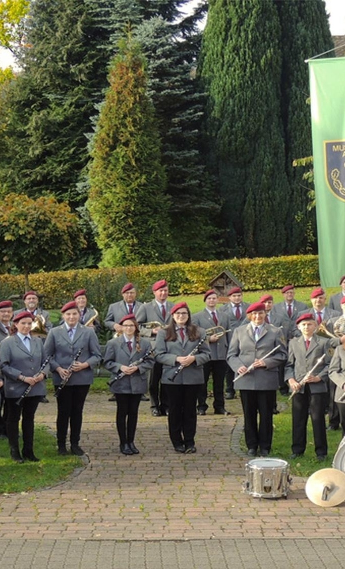 Neue Uniformen für den Musikverein Albaum e.V.
