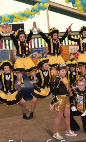 Neue Hüte für die Garden der KG Boy
