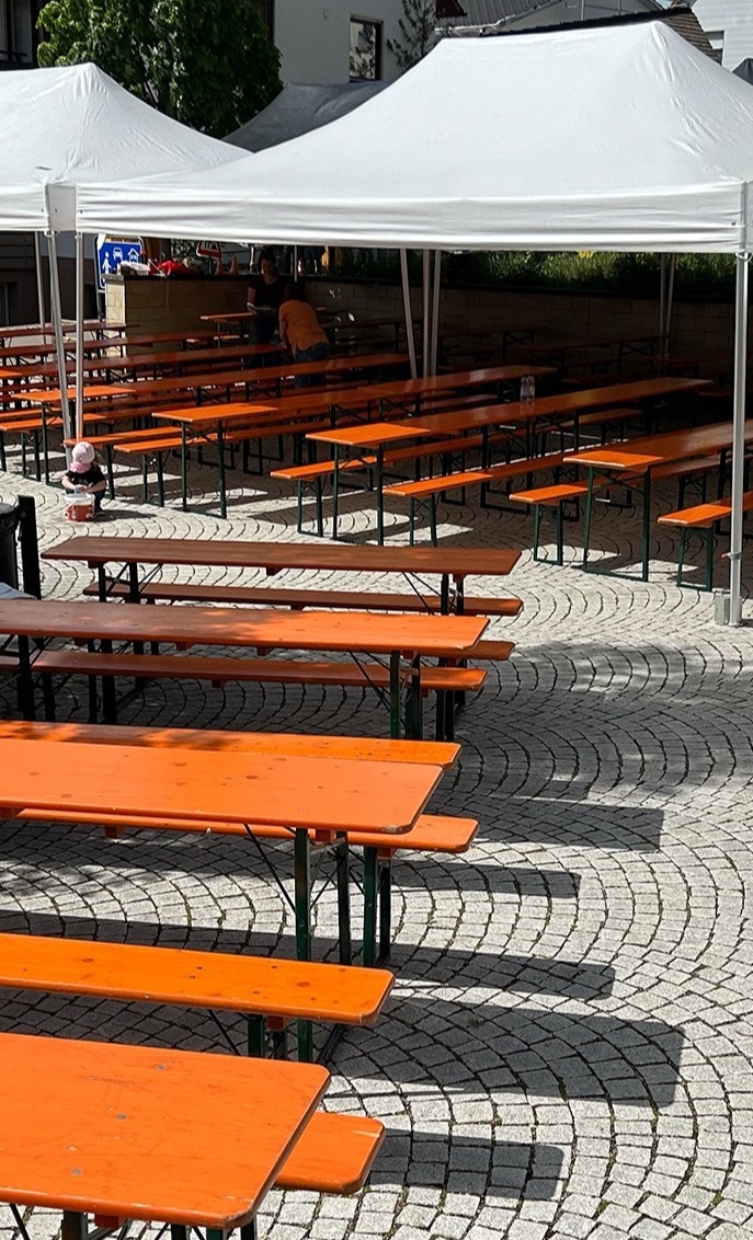 Faltpavillons für den Schlater Maibaumhock