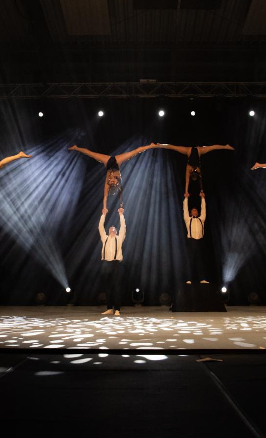 Showgruppe Hot Mess bei der World Gym for Life Challange 2025 Lissabon