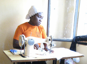 Berufsausbildung für jugendliche Schulabbrecher in Kasese/Uganda