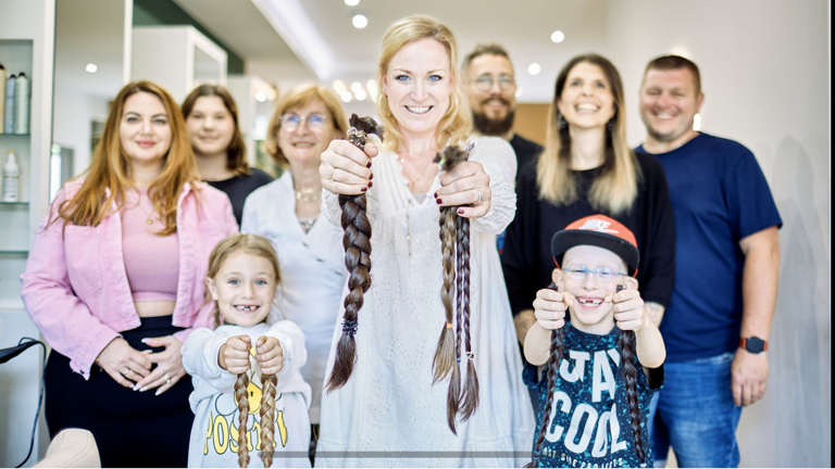 Haarspendehelden, verwandeln Haar &amp;amp; Geldspenden in Perücken für Kinder