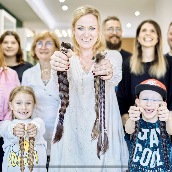 Haarspendehelden, verwandeln Haar & Geldspenden in Perücken für Kinder