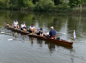 Neues leichtes 4er Ruderboot für die Jugendlichen und Frauen