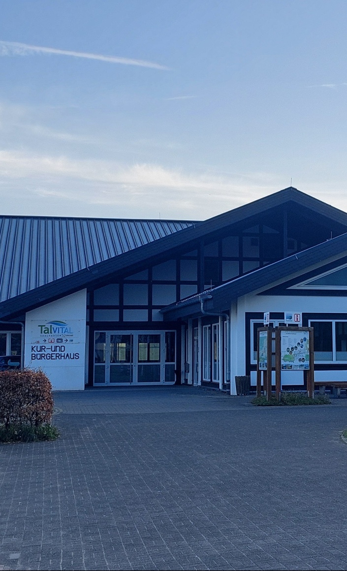 Erneuerung der Innendecke im Kur - und Bürgerhaus Saalhausen