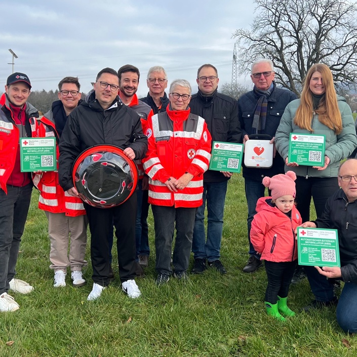 Schnelle Hilfe im Notfall: Neuer Defibrillator für Baierhof & Lix